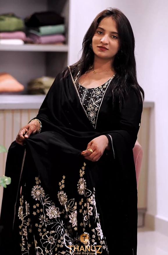 Midnight Bloom – Black Elegance Ensemble