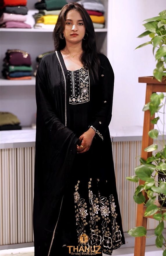 Midnight Bloom – Black Elegance Ensemble