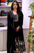 Midnight Bloom – Black Elegance Ensemble
