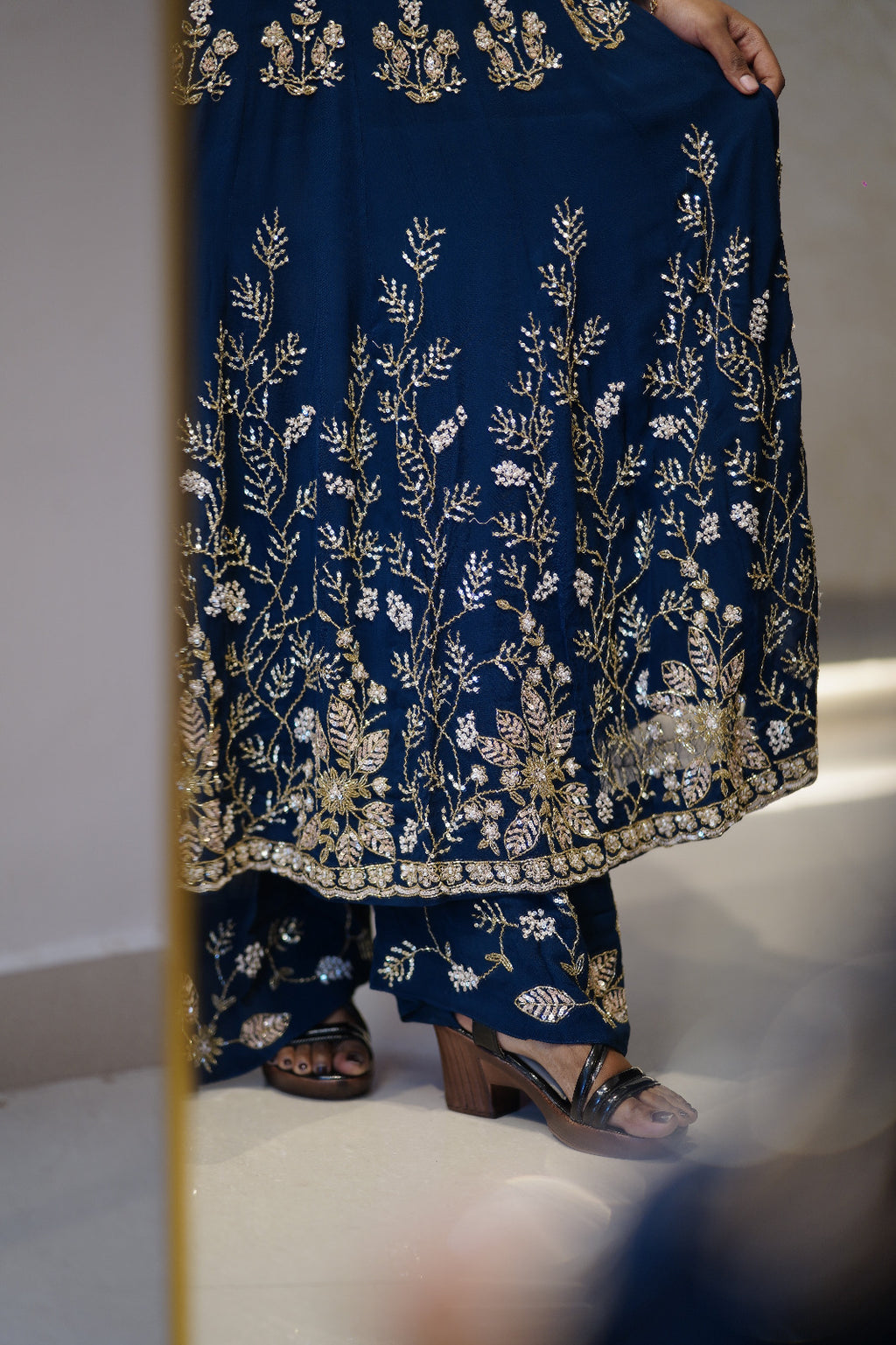 👑Regal Heavily Embellished Anarkali Suit Set Code -4128