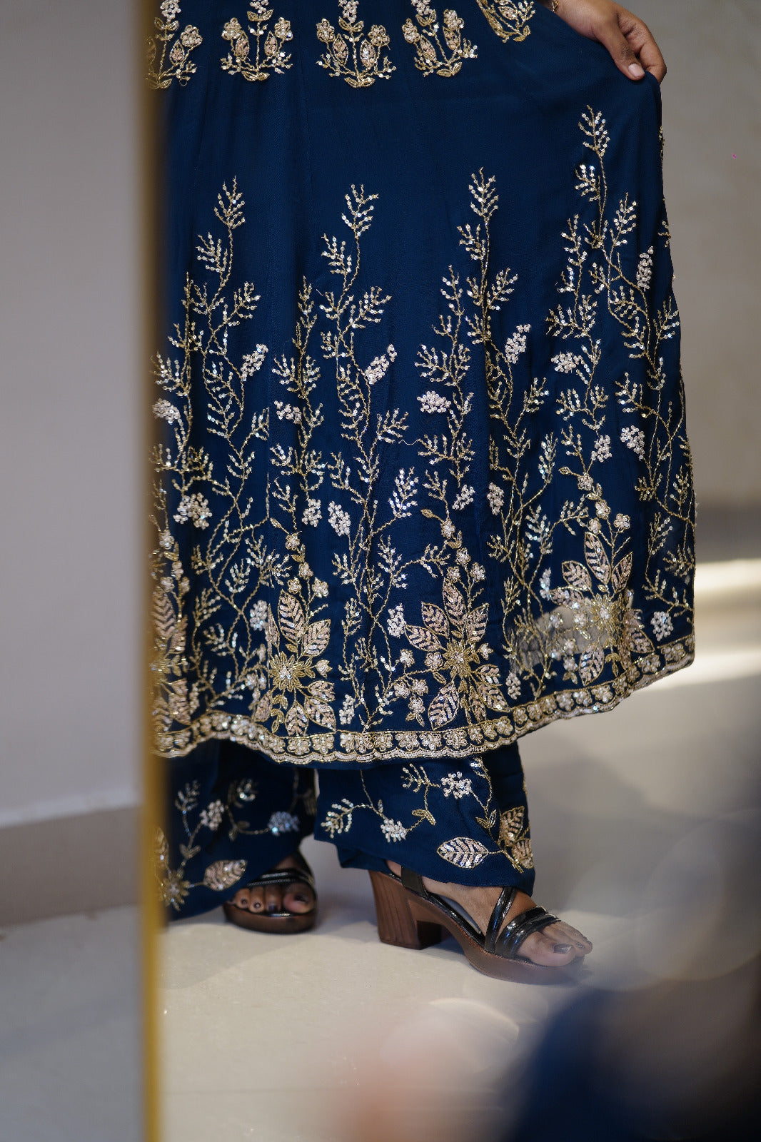 👑Regal Heavily Embellished Anarkali Suit Set Code -4128